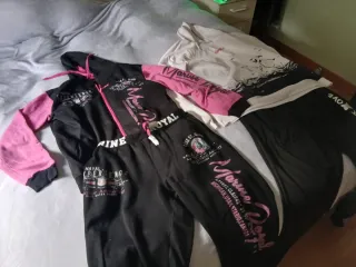 Conjunto chándal negro y rosa