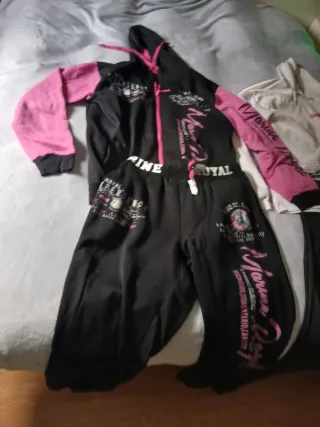 Conjunto chándal negro y rosa