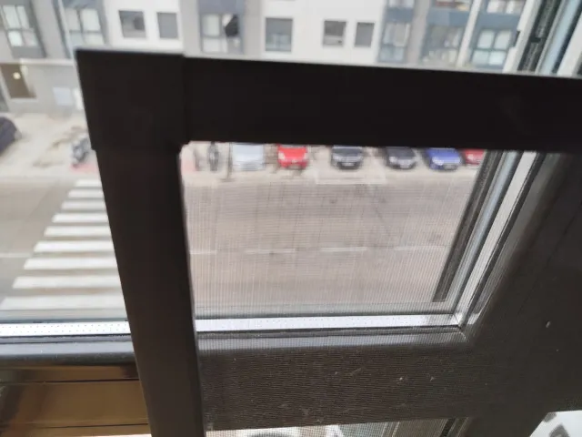 Mosquitera aluminio ventana negra 128x117