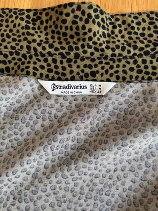 Vestito verde oliva fantasia maculata Stradivarius