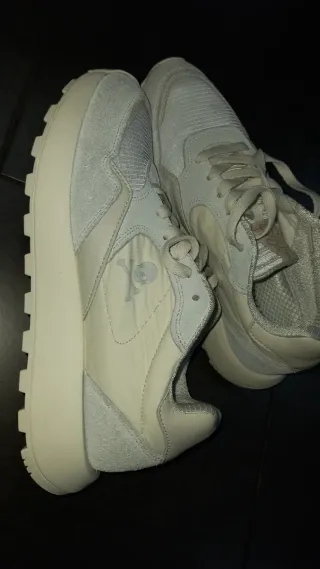 Zapatillas Beige y Blancas