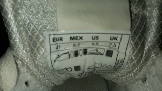 Zapatillas Beige y Blancas