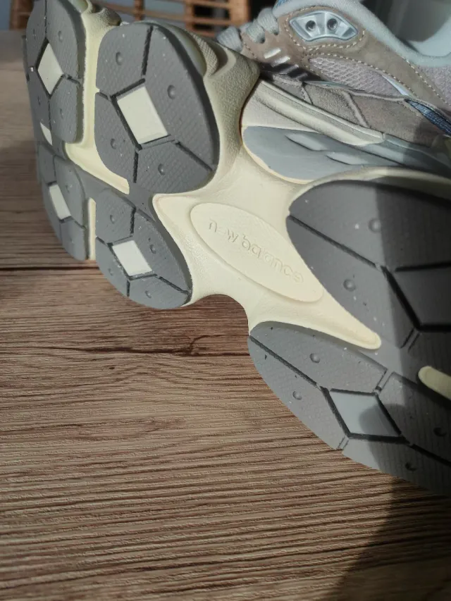 Zapatillas New Balance 9060 Talla 37