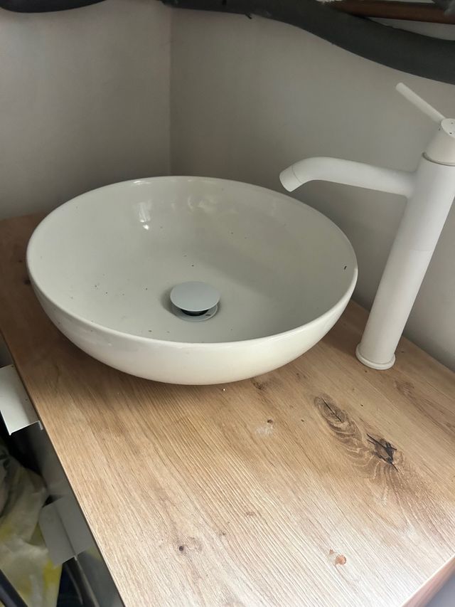 Mueble de baño con lavabo y grifo medidas 78x46