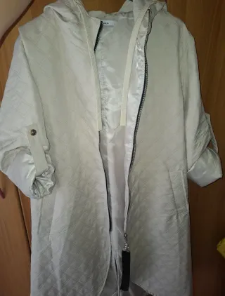 Cappotto con cappuccio color panna