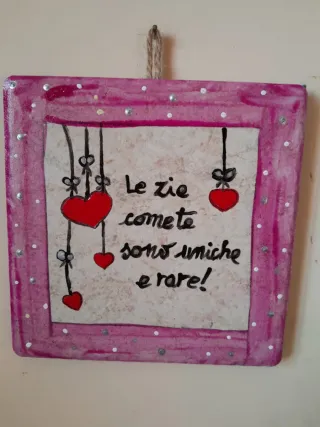 Mattonella Le zie dipinta a mano