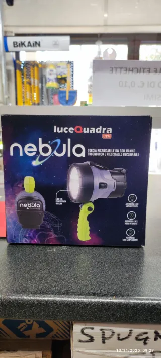 Torcia LED ricaricabile con manico ergonomico
