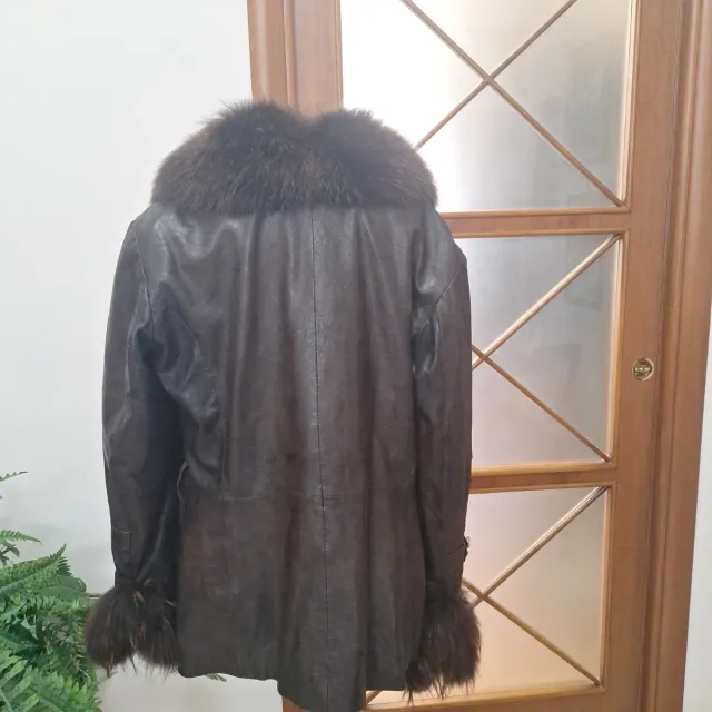 Giacca in vera pelle con collo in volpe