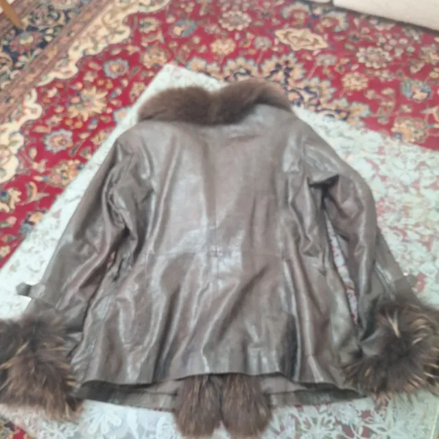 Giacca in vera pelle con collo in volpe