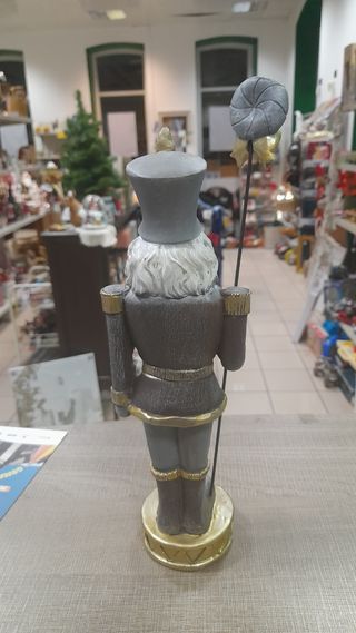 Schiaccianoci in resina decorato Altezza 35 cm