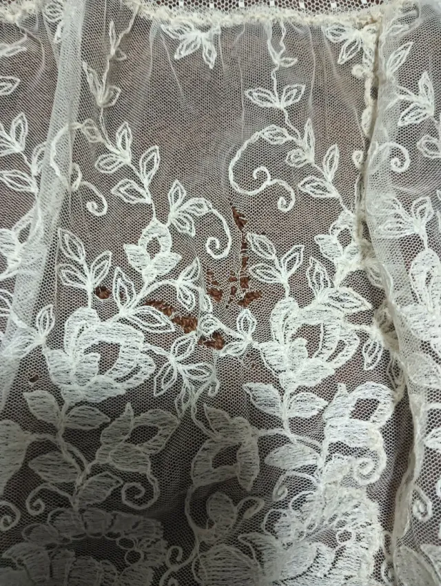 Delantal plumeti Valenciana encaje antiguo