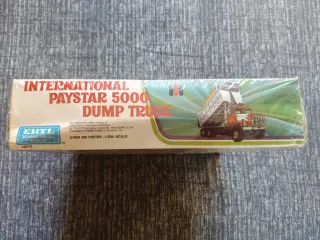 Maqueta Ertl 1/25 International Paystar Dump Truck