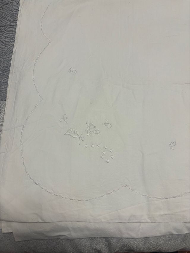 Juego sábanas 105 bordadas dos piezas