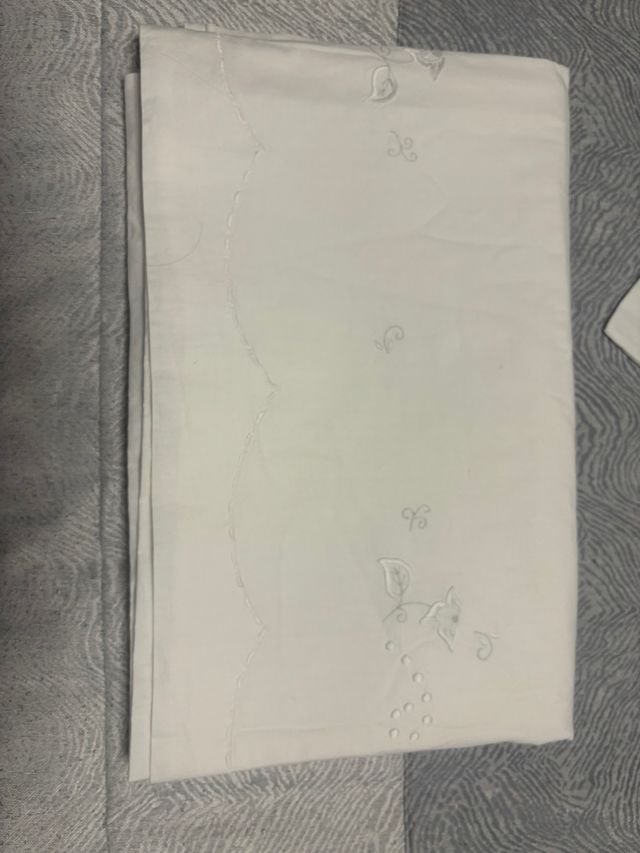 Juego sábanas 105 bordadas dos piezas