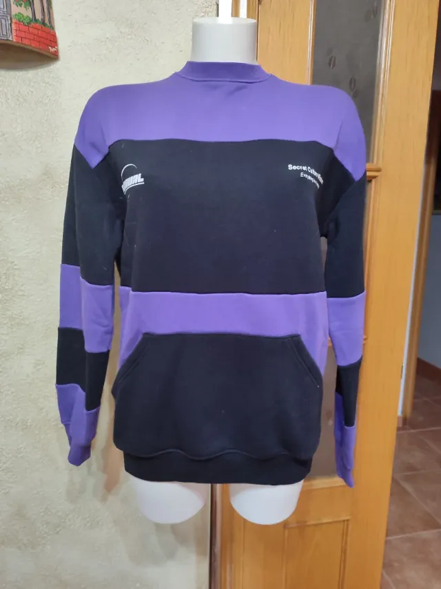 Sudadera Pull&Bear morada y negra unisex