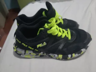 Zapatillas Fila Negras y Verdes