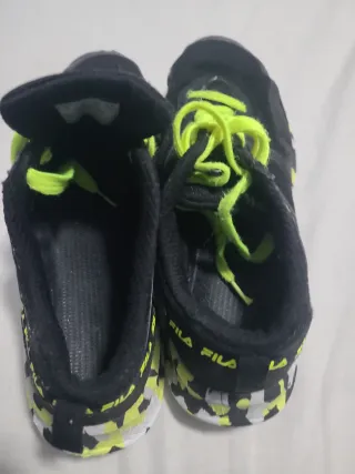 Zapatillas Fila Negras y Verdes