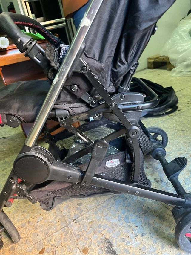 Silla de paseo negra y roja