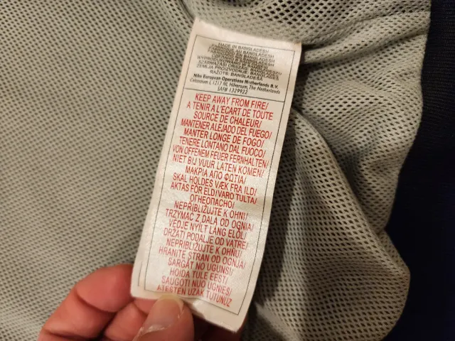 Chaqueta Cortavientos Nike Negra y Plateada