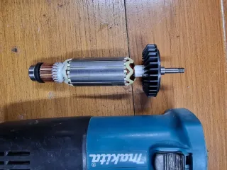 Amoladora Makita 9557NB