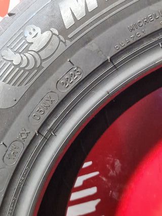 [R. 1915] - 215 60 17 96H NEUMÁTICOS MICHELIN