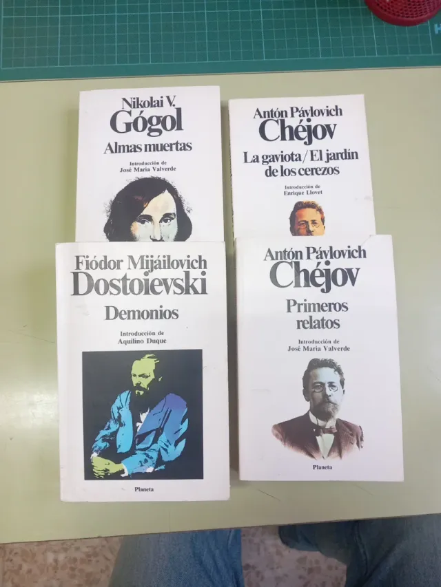 Demonios, Almas muertas, Primeros relatos....