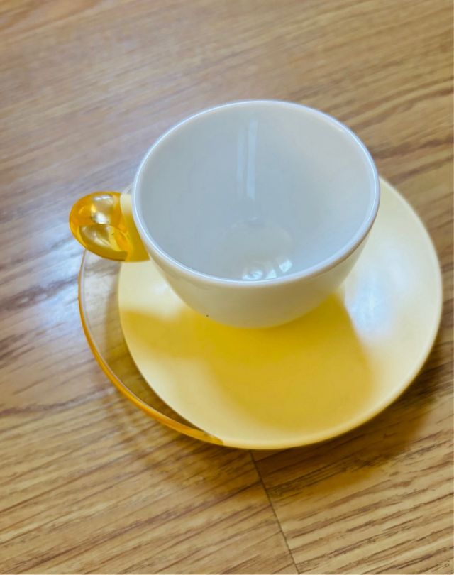 Juego Tazas Café Guzzini Blanco y Amarillo