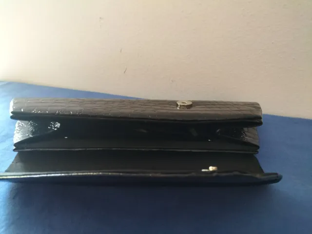 Pochette nera effetto coccodrillo