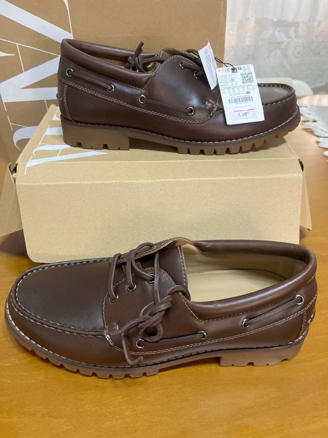 Náuticos de piel marrón