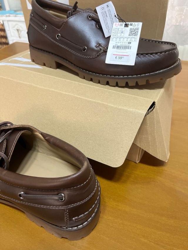 Náuticos de piel marrón