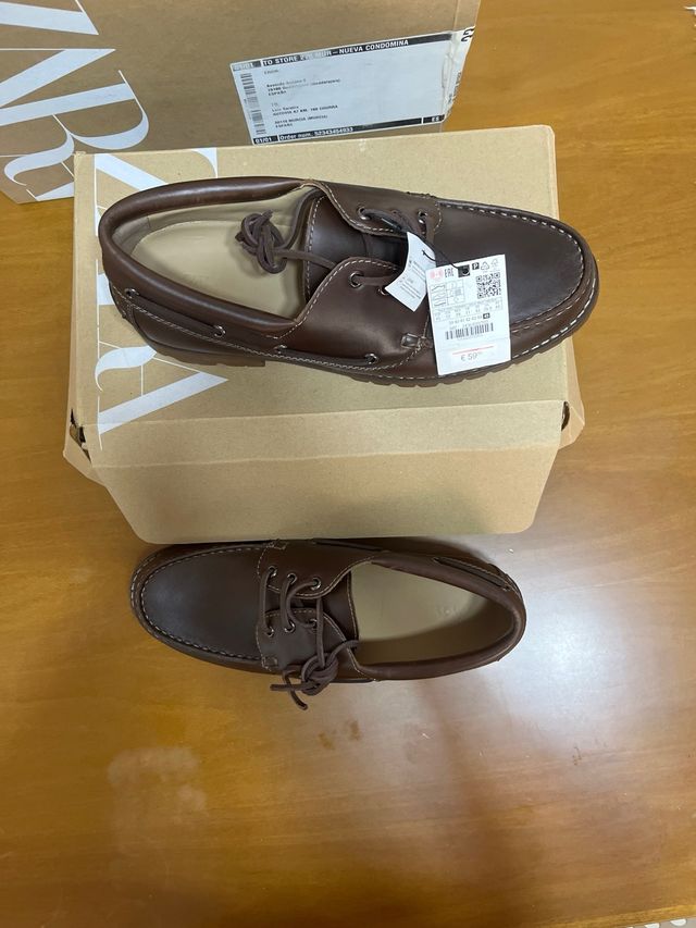 Náuticos de piel marrón