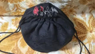 Bolsa de senhora antiga em tecido