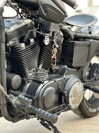 Harley Davidson XLH 883 Custom Negra