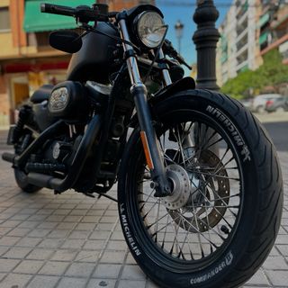 Harley Davidson XLH 883 Custom Negra