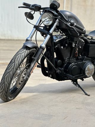 Harley Davidson XLH 883 Custom Negra