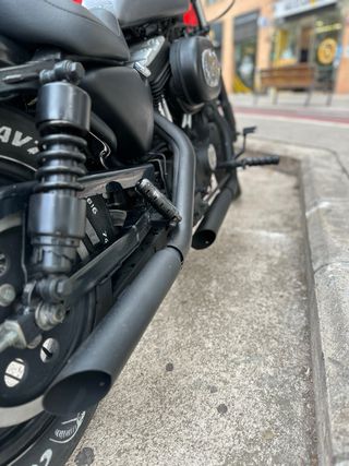 Harley Davidson XLH 883 Custom Negra