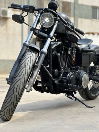Harley Davidson XLH 883 Custom Negra