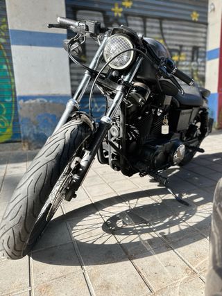 Harley Davidson XLH 883 Custom Negra