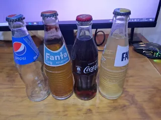 Set di 4 bottiglie di soda vintage