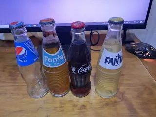 Set di 4 bottiglie di soda vintage