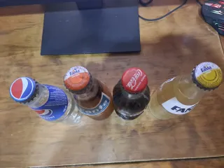 Set di 4 bottiglie di soda vintage