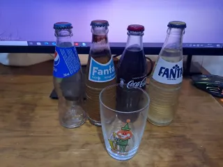 Set di 4 bottiglie di soda vintage