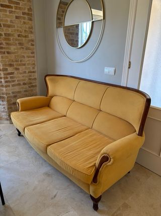 Divano retrò in velluto con legno