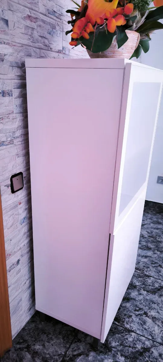 Mueble Ikea besta blanco brillo y cristal