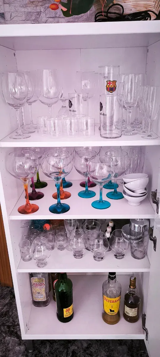 Mueble Ikea besta blanco brillo y cristal