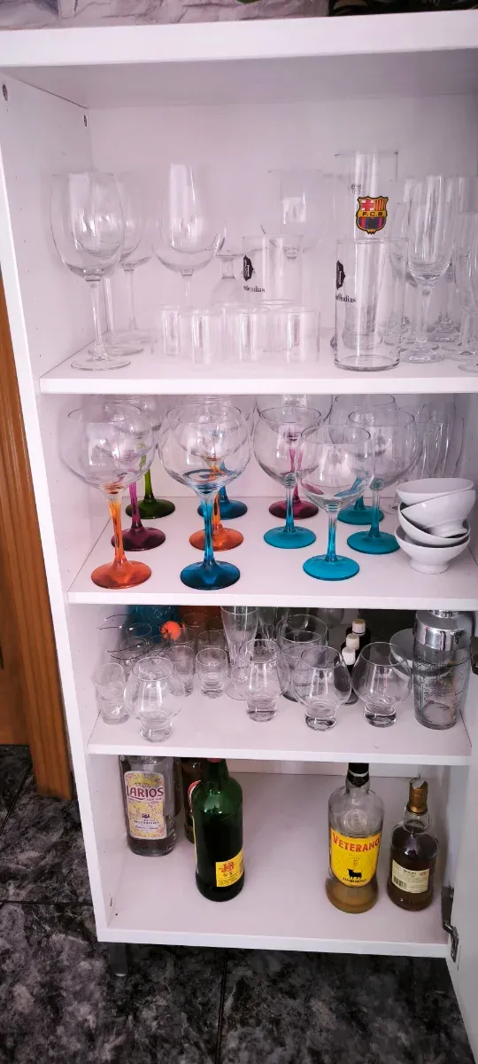 Mueble Ikea besta blanco brillo y cristal