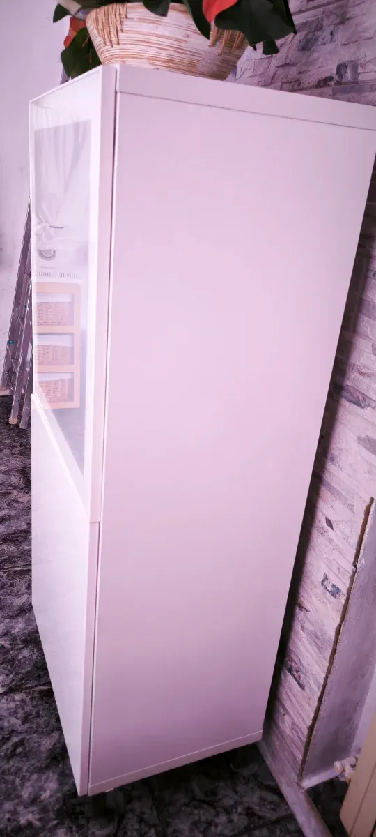 Mueble Ikea besta blanco brillo y cristal