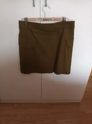 Falda mini verde militar invierno