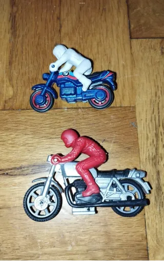 2 Motos de Juguete con Pilotos colección