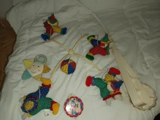 Móvil de cuna payasos y sonajero estrella